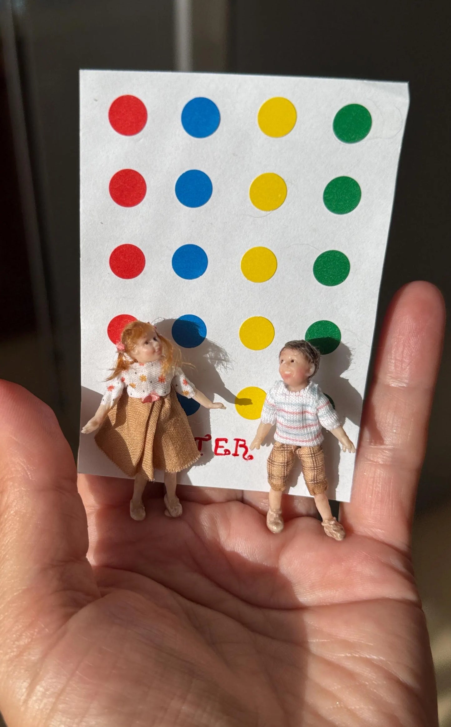 Miniature polymer clay ooak girl and boy playing twister 1:24 scale dollhouse micro dolly