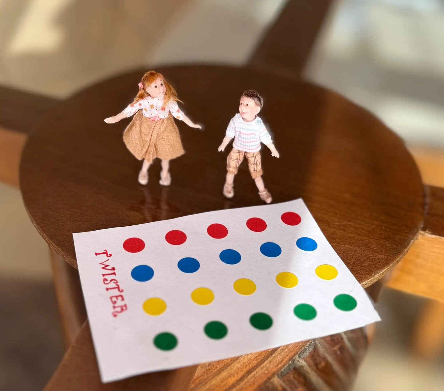 Miniature polymer clay ooak girl and boy playing twister 1:24 scale dollhouse micro dolly